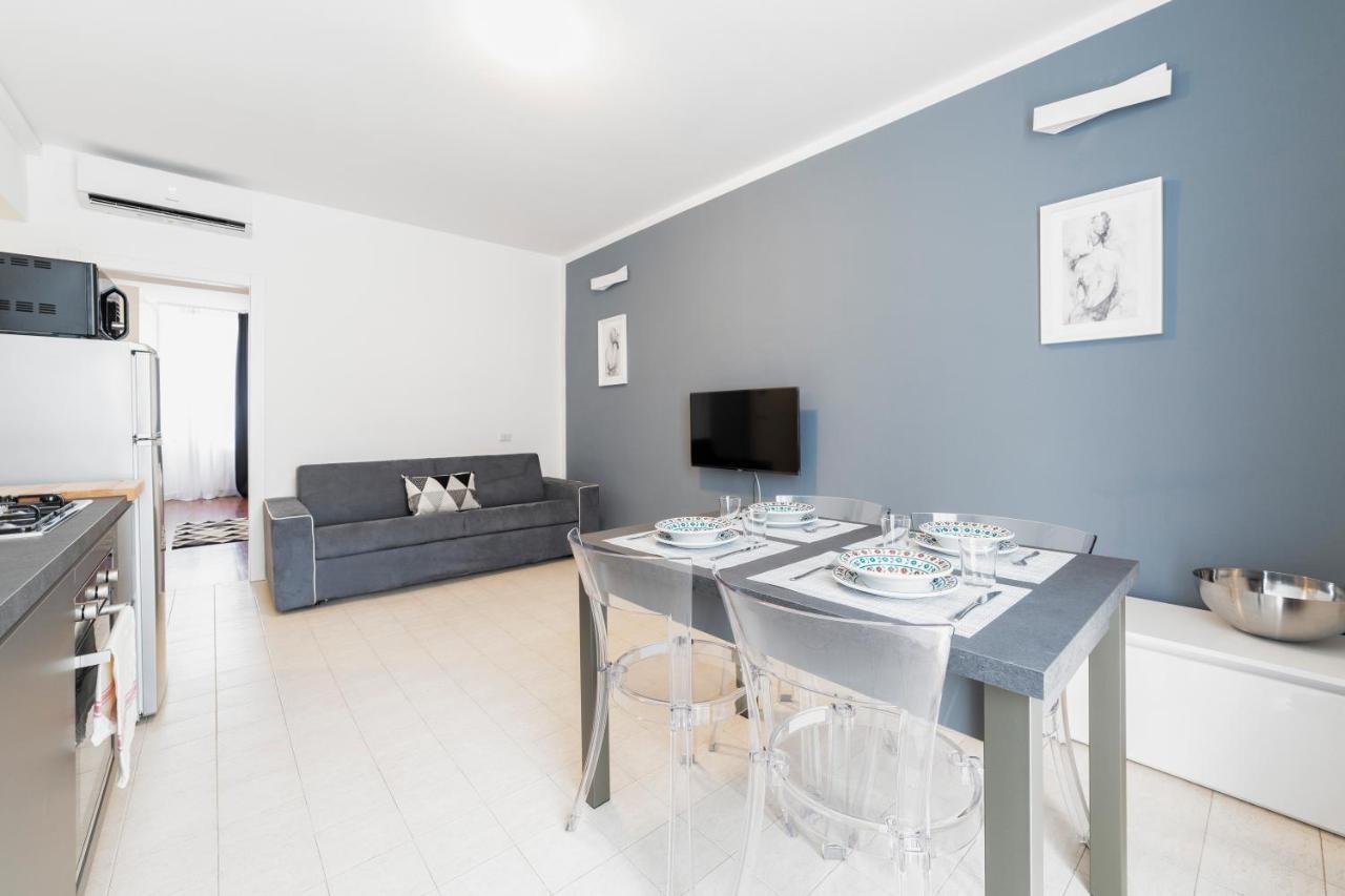 Roomy Apartment Close To Subway M5! Milan Bagian luar foto