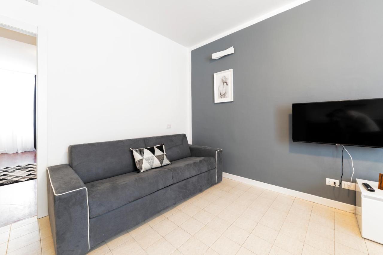 Roomy Apartment Close To Subway M5! Milan Bagian luar foto