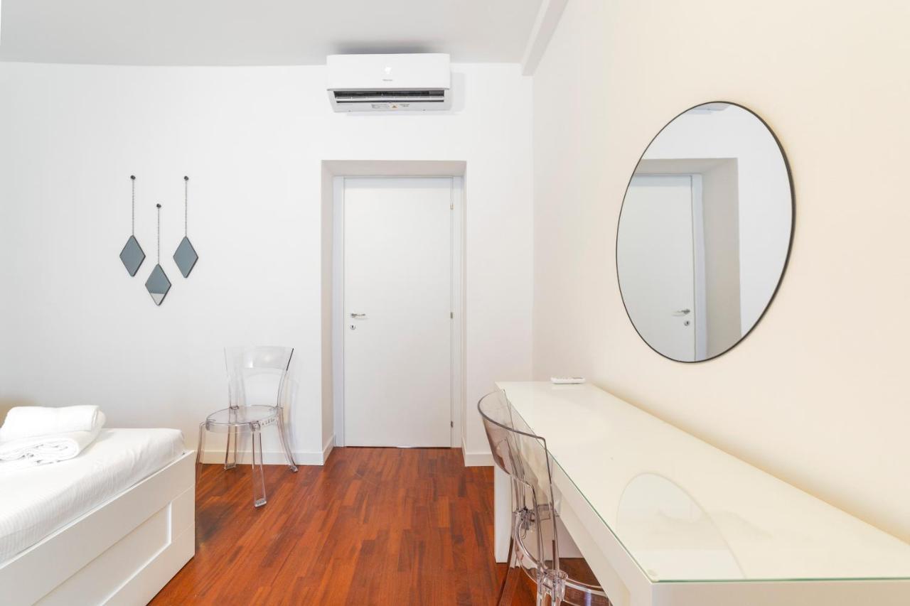 Roomy Apartment Close To Subway M5! Milan Bagian luar foto